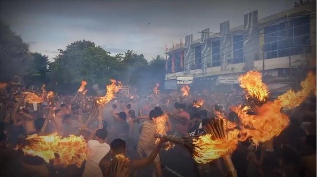 Sejarah Perang Api, Ritual Tolak Bala Umat Hindu di Mataram Menjelang Nyepi