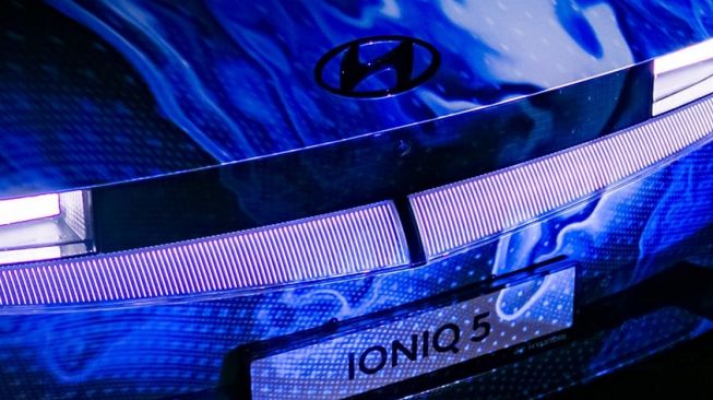 Hyundai Ioniq 5, dengan logo dan tampilan grille [hyundai.com].