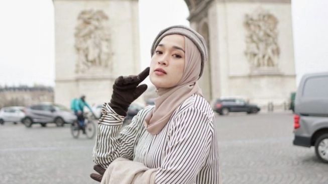 Wow, Ririe Fairus Pamer Ayang Baru di Paris