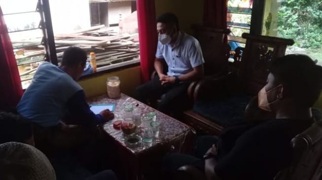 Pulang Salat Zuhur, Takmir Masjid Ketua Ranting NU Banyuwangi Perutnya Disabet Pisau Tetangganya