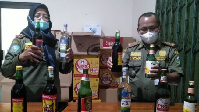 Ngeri! Hanya dalam Waktui 2 Bulan, Satpol PP Kudus Sita 2.000 Botol Miras Berbagai Merek