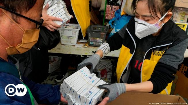 Warga Hong Kong Panik Borong Bahan Kebutuhan Pokok Jelang Tes Massal Covid