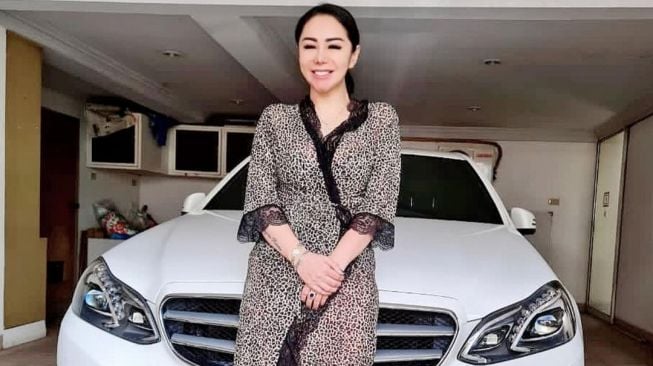 Artis dapat mobil mewah saat ulang tahun (Instagram/@femmypermatasari)