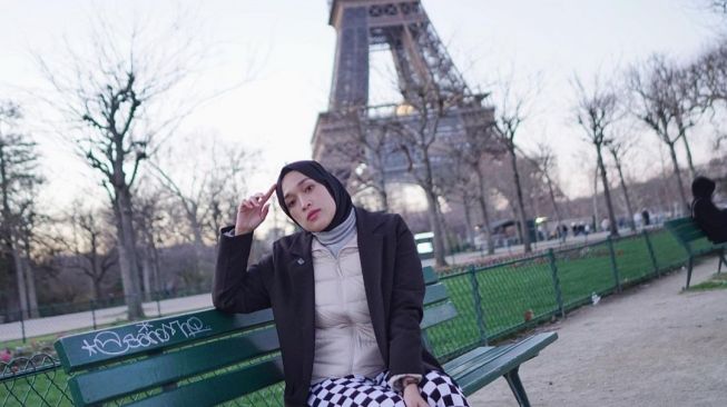 Potret Ririe Fairus di Paris (Instagram/@ririe_fairus)