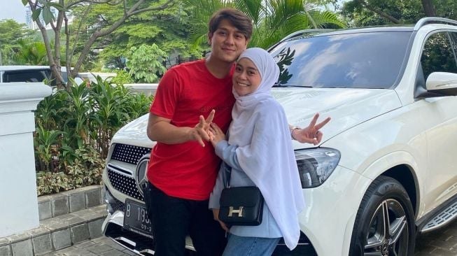 Artis dapat mobil mewah saat ulang tahun (Instagram/@lestykejora)