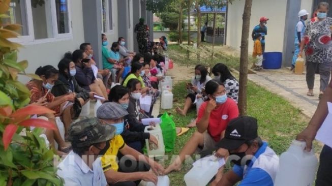 Trik Satgas Covid-19 Bontang Tahu Warga yang Belum Vaksin, Wajibkan Pembelian Minyak Goreng Murah dengan Kartu Vaksinasi