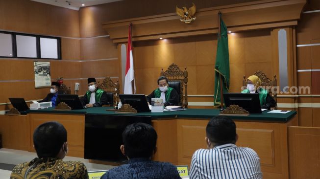 Tak Mau Kalah, Doddy Sudrajat Juga Didampingi Mayang saat Hadiri Sidang Perwalian Gala