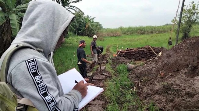 Situs Gemekan Kembali Diekskavasi, Arkeolog BPCB Jatim Temukan Cermin Perunggu Berwarna Hijau Bentuk Ganesha