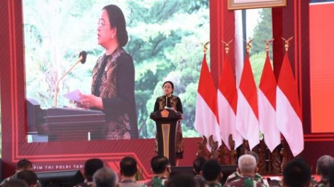 Ketua Dpr Minta Tni Polri Bantu Kawal Pemulihan Ekonomi Sosial