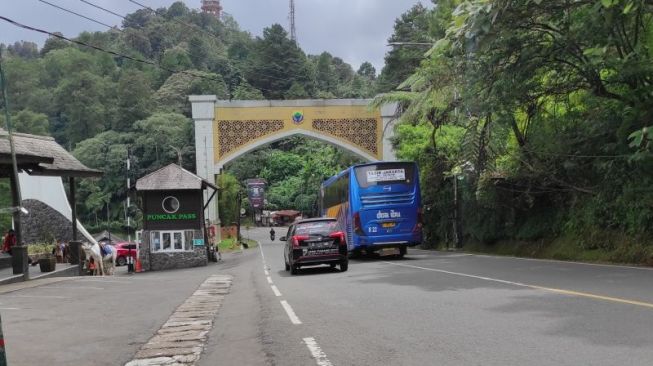 Rawan Bencana, Pengguna Jalan Diminta Ekstra Waspada saat Melintas di Jalur Puncak