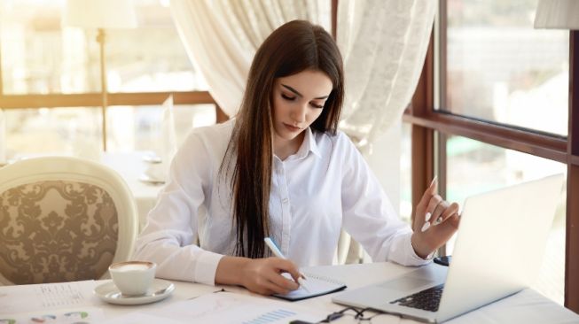 Bingung Cari Ide Tulisan? Ini 2 Tips untuk Mengatasinya