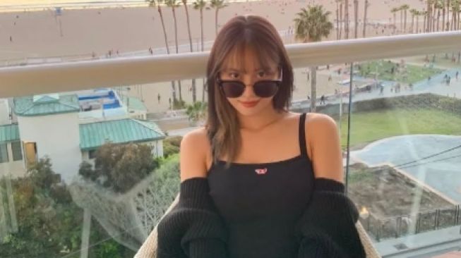 Terbentur Keras, Momo TWICE Cedera Kepala saat Tur di Amerika Serikat