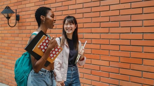 5 Tips Menyikapi Teman yang Sombong dan Angkuh, Pernah Mengalaminya?