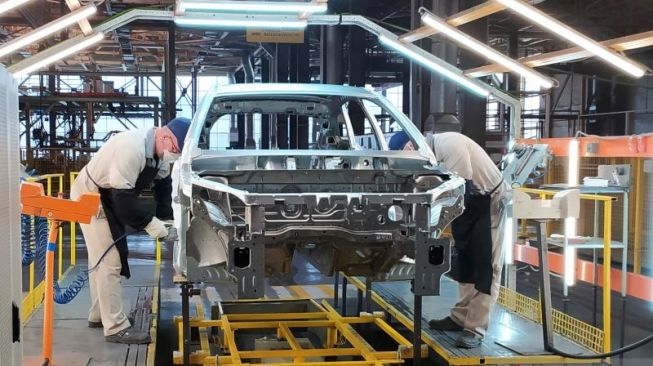 Pabrik Avtovaz di Izhevsk, Rusia. [REUTERS/Gleb Stolyarov]