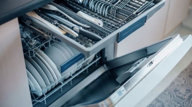 3 Mitos Pemakaian Mesin Pencuci Piring, Sering Dibilang Boros Air Padahal Tidak
