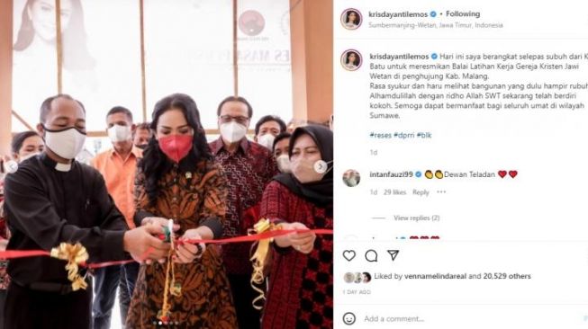 .Krisdayanti meresmikan gereja. [Instagram/krisdayantilemos]