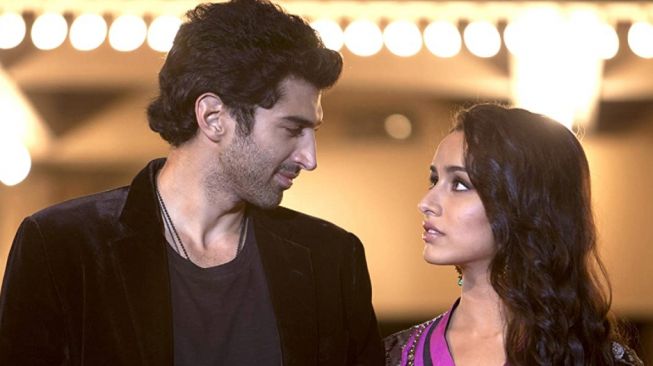 Aditya Roy Kapur dan Shraddha Kapoor di film Aashiqui 2. [Instagram]