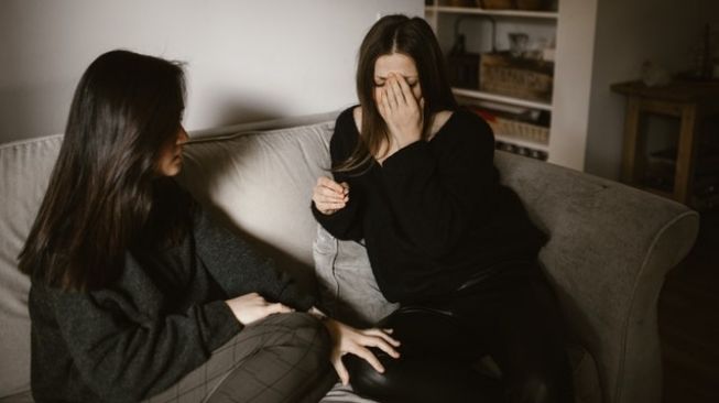 5 Tips Menyikapi Teman yang Bermuka Dua dengan Bijaksana, Tahan Emosi!