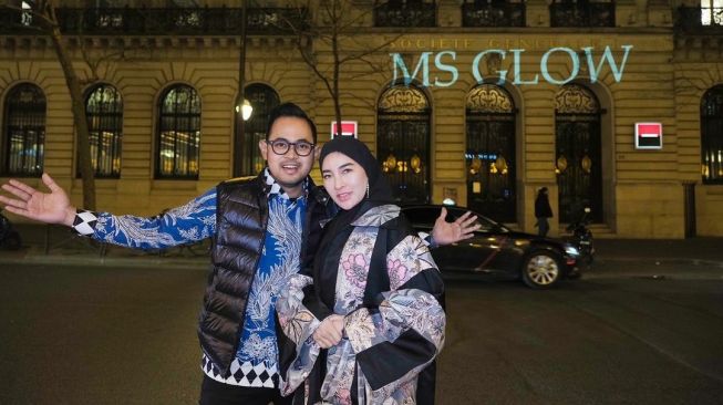 7 Potret MS Glow Tampil di Paris Fashion Week 2022, Juragan 99 Bangga  Kenalkan Indonesia di Mata Dunia - Suara Malang