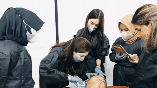 Ingin Jadi Dokter Kecantikan, Ini Pengetahuan dan Skill yang Mesti Dimiliki