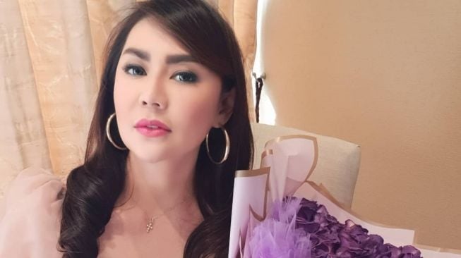 9 Tahun Bungkam, Akhirnya Tessa Kaunang Ngaku Cerai Gegara Dipaksa Pindah Agama Oleh Sandy Tumiwa