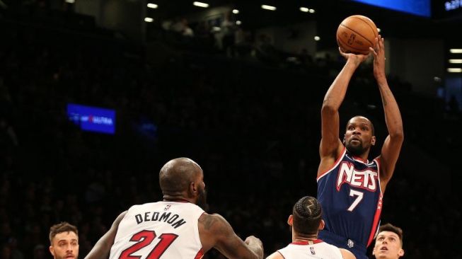 Keluarkan Kalimat Tak Pantas Saat Cekcok dengan Penonton, Kevin Durant Didenda Rp358 Juta