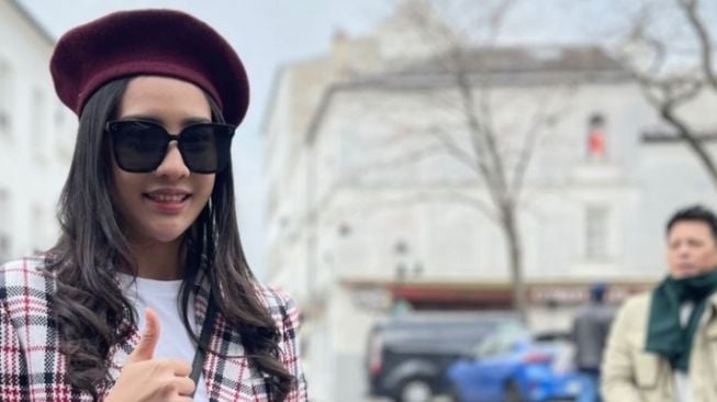 Potret Cantik Anya Geraldine di Paris. (Instagram/anyageraldine)