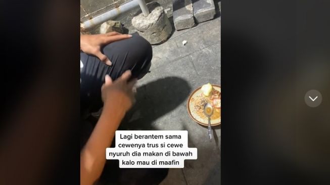 Viral Cowok Disiram Kuah Gulai Sama Pacar, Warganet Ramai-Ramai Hujat Sang Cewek