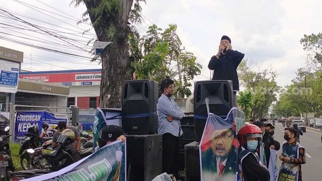 Ormas Islam di Medan Aksi Kecam Menag Yaqut, Azan Bergema di Depan Kantor Kemenag Sumut