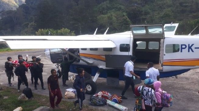 Jadi Korban Saat Baku Tembak dengan Kelompok Bersenjata di Distrik Beoga, Pratu Heriyanto Dievakuasi ke Timika