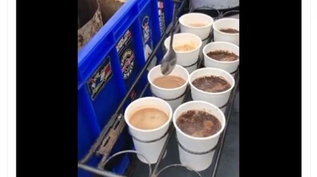 Wih Kreatif, Pedagang Kopi Keliling Ini Pakai Bor Jadi Mesin Pengaduk
