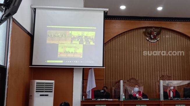 Sidang pembacaan replik kasus unlawful killing laskar FPI di Pengadilan Negeri Jakarta Selatan. (Suara.com/Arga)