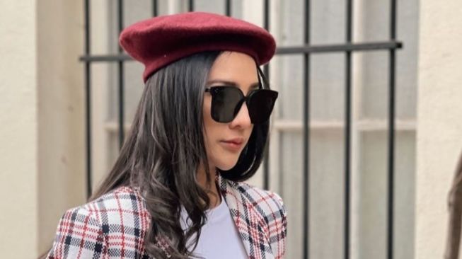 Potret Cantik Anya Geraldine di Paris. (Instagram/anyageraldine)