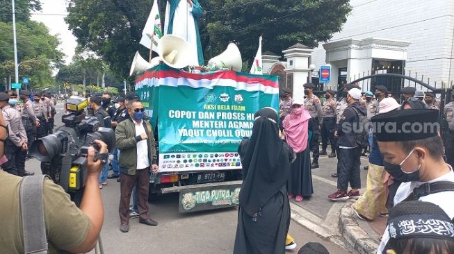 Demo Copot Menag Yaqut, Massa PA 212 Cs Mulai Menyemut di Depan Kantor Kemenag