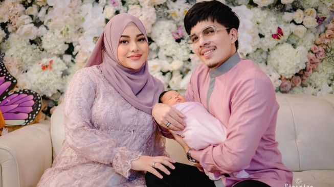 Baru Berusia Belasan Hari Anak Aurel Hermansyah Sudah Diberi Empeng, Bolehkah?