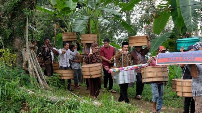 Nyadran lintas agama di Dusun Krecek dan Gletuk, Desa Getas, Kecamatan Kaloran, Kabupaten Temanggung. [Suara.com/ Angga Haksoro Ardi]