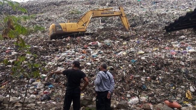 Overload! Longsor Sampah TPSA Pasuruhan Magelang, Meluber hingga Lahan Warga