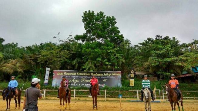 Taman Bunga yang indah menawan di Desa Wisata Okura, Pekanbaru.(Panji Ahmad Syuhada)