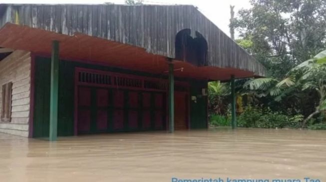 Hujan Lebat Guyur Kutai Barat, 74 Rumah Terendam Banjir, Sebagian Warga Terpaksa Mengungsi