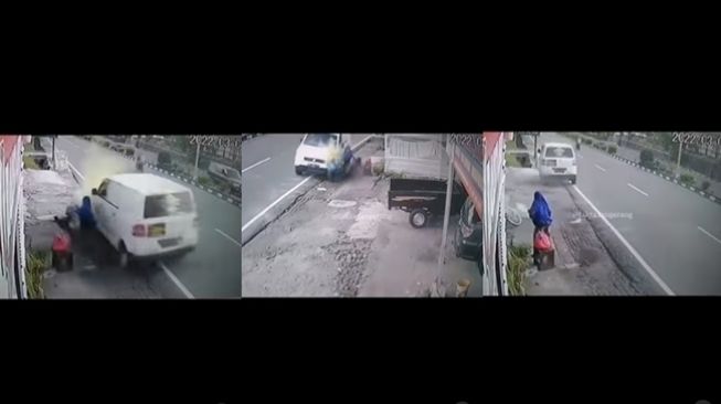 Viral Video Mobil Ngebut Tabrak Ibu-ibu Penjual Keliling, Sopir Dikira Mau Kabur, Auto Dipuji Usai Ketahuan Lakukan Ini