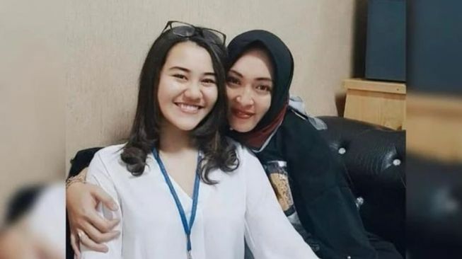 Kini Hafal Al Quran, Angelina Sondakh Ternyata Mualaf Karena Dijebak Ayah Aaliyah Massaid