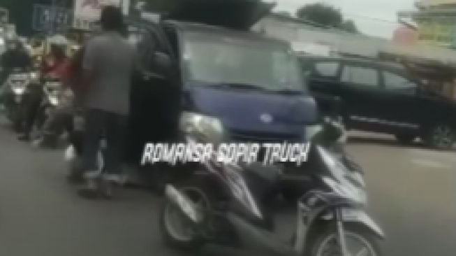 Polisi Tangkap Preman Viral Injak Kepala Sopir Mobil Pick Up di Cikarang