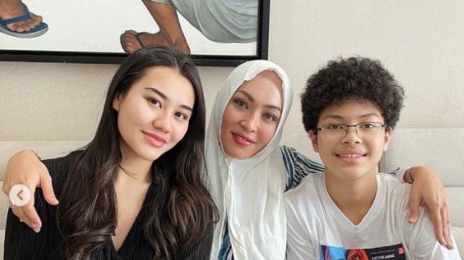 Angelina Sondakh Minta Aaliyah Massaid Berhijab Tidak Karena Orang Lain