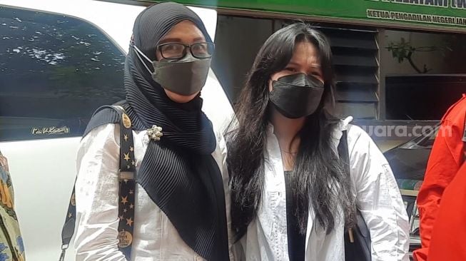 Elsya Rosana, kekasih Adam Deni hadir di Pengadilan Negeri Jakarta Utara [Suara.com/Evi Ariska]