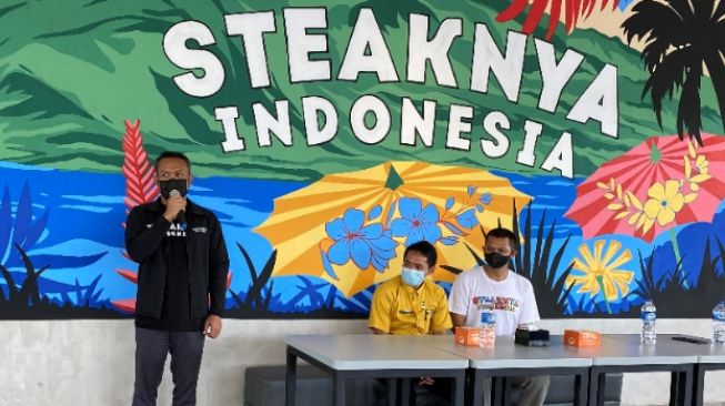 Pembukaan outlet Waroeng Steak & Shake ke-108 di Kota Tasikmalaya, Senin (7/3/2022). [Suara.com/Ari SR]