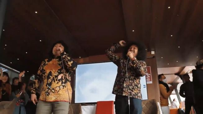 Potret Denny Caknan dangdutan di Paris(Instagram/@shandypurnamasari)