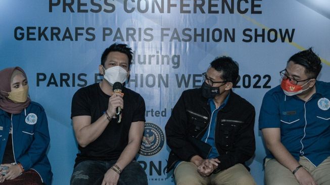 Konferensi Pers Gekrafs Paris Fashion Show during Paris Fashion Week 2022 (kemenparekraf.go.id)