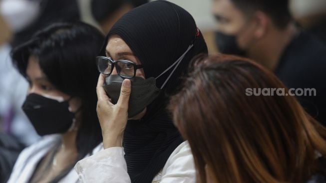 Batal Bertemu Anak, Ibu Adam Deni Kecewa Sidang Digelar Virtual