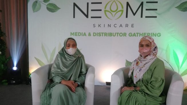 Revalina S Temat di acara perkenalan skincare Neome. [dokumentasi pribadi]