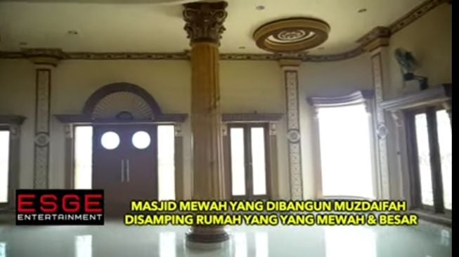 Potret Masjid yang Dibangun Muzdalifah. (YouTube/Esge Entertainment)